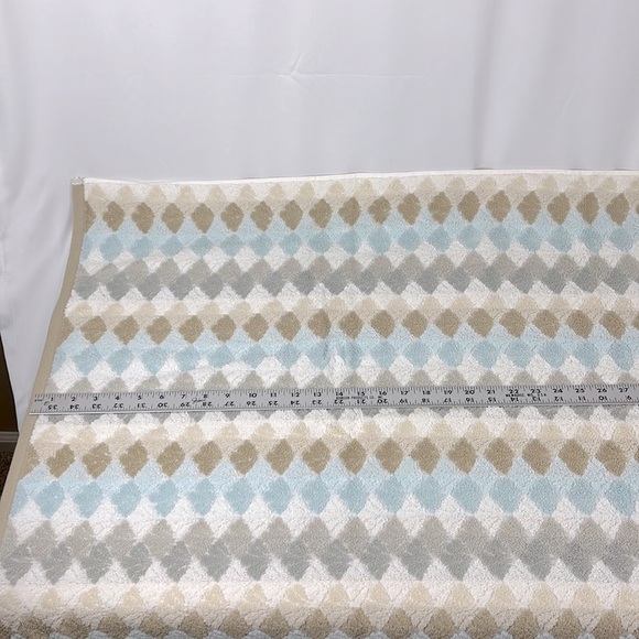 NWT Pair Bella Lux Bath Towels Geometric Flower Gray Taupe White Blue RN 138834 - Picture 6 of 9